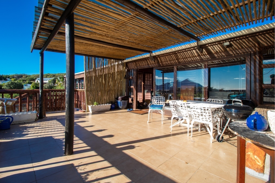 6 Bedroom Property for Sale in Capri Western Cape